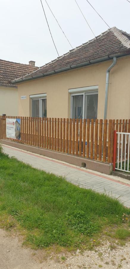 Napfény Apartmanház Balatonberény Esterno foto